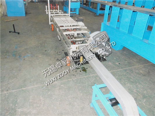 Máquina cuadrada movible de la bajada de aguas, rollo de la chapa 3KW que forma las máquinas